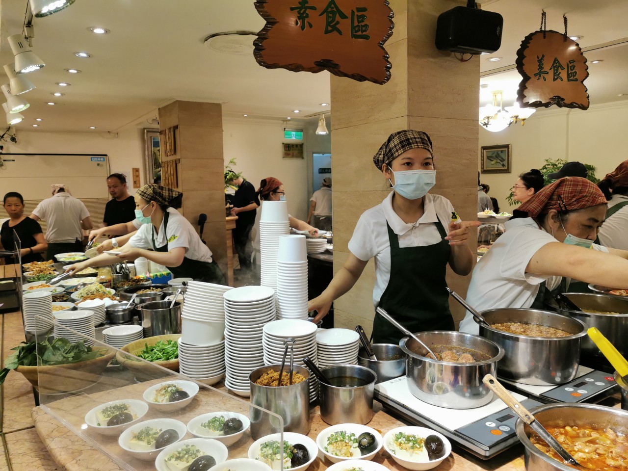 台北宵夜：小李子清粥小菜，配菜選擇超級多 @yass集合啦！