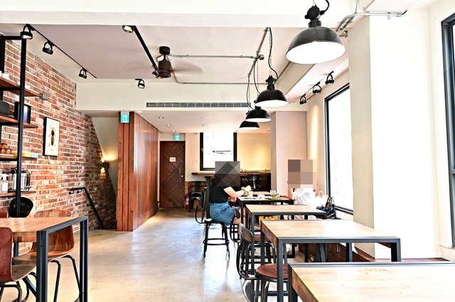 台中北區咖啡廳：HAUSINC CAFE，入選台灣最棒25間咖啡廳，手沖咖啡好喝大推小山圓抹茶戚風 @yass集合啦！