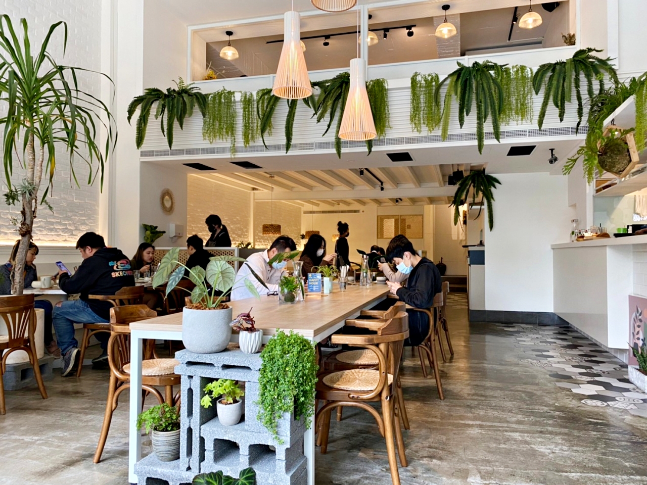 內湖美食：白色系餐廳Leafy Vibe午葉，有大片落地窗設計搭配綠意盎然的植栽，低醣料理健康又好吃 @yass集合啦！