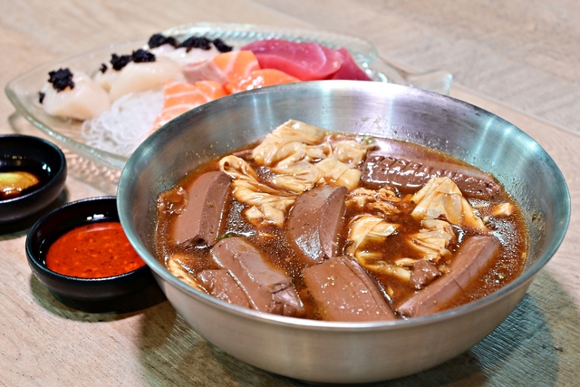 三重美食：美鳳滷味除了傳統滷味外，連牛排、雞佛、松阪豬、鮮草蝦通通都可以變成滷味 @yass集合啦！