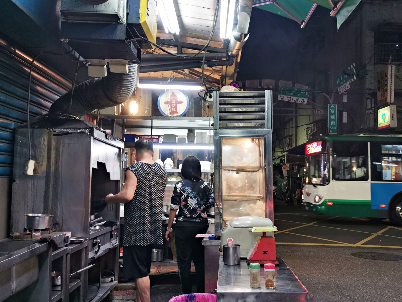 五華街熱炒，推薦阿誠鱔魚麵，沒吃會懷念的鱔魚炒麵 @yass集合啦！