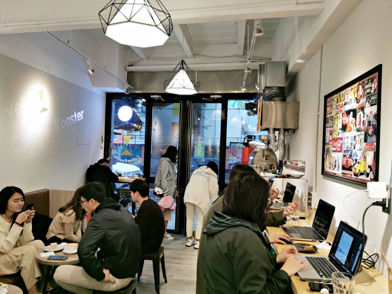 蘆洲咖啡廳：時間之旅 Time Travel Coffee Roaster，歡迎寵物有插座及wifi-捷運三民高中站、台北咖啡館