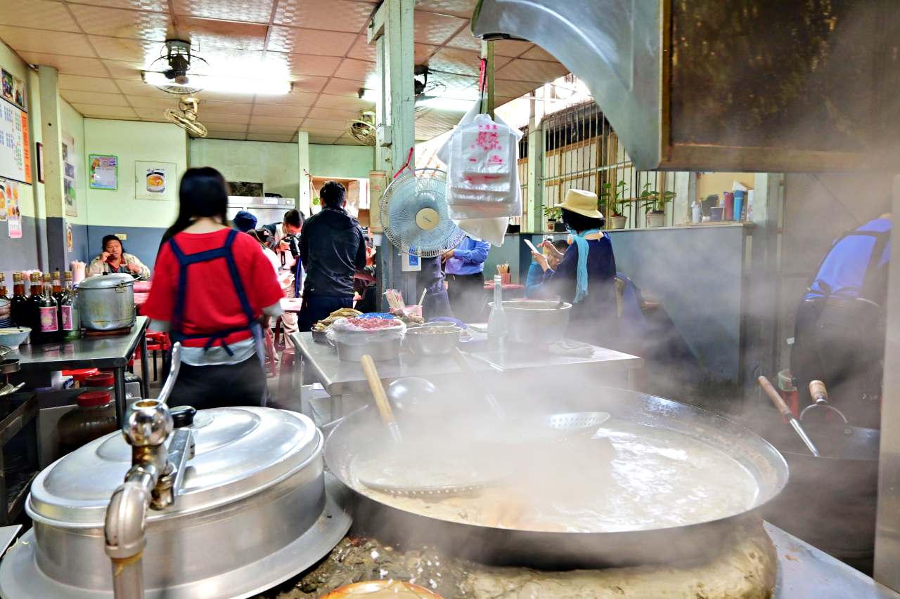雲林斗六美食：斗六西市場內的阿義羊肉店，早上就能吃到豐盛的全羊料理 @yass集合啦！