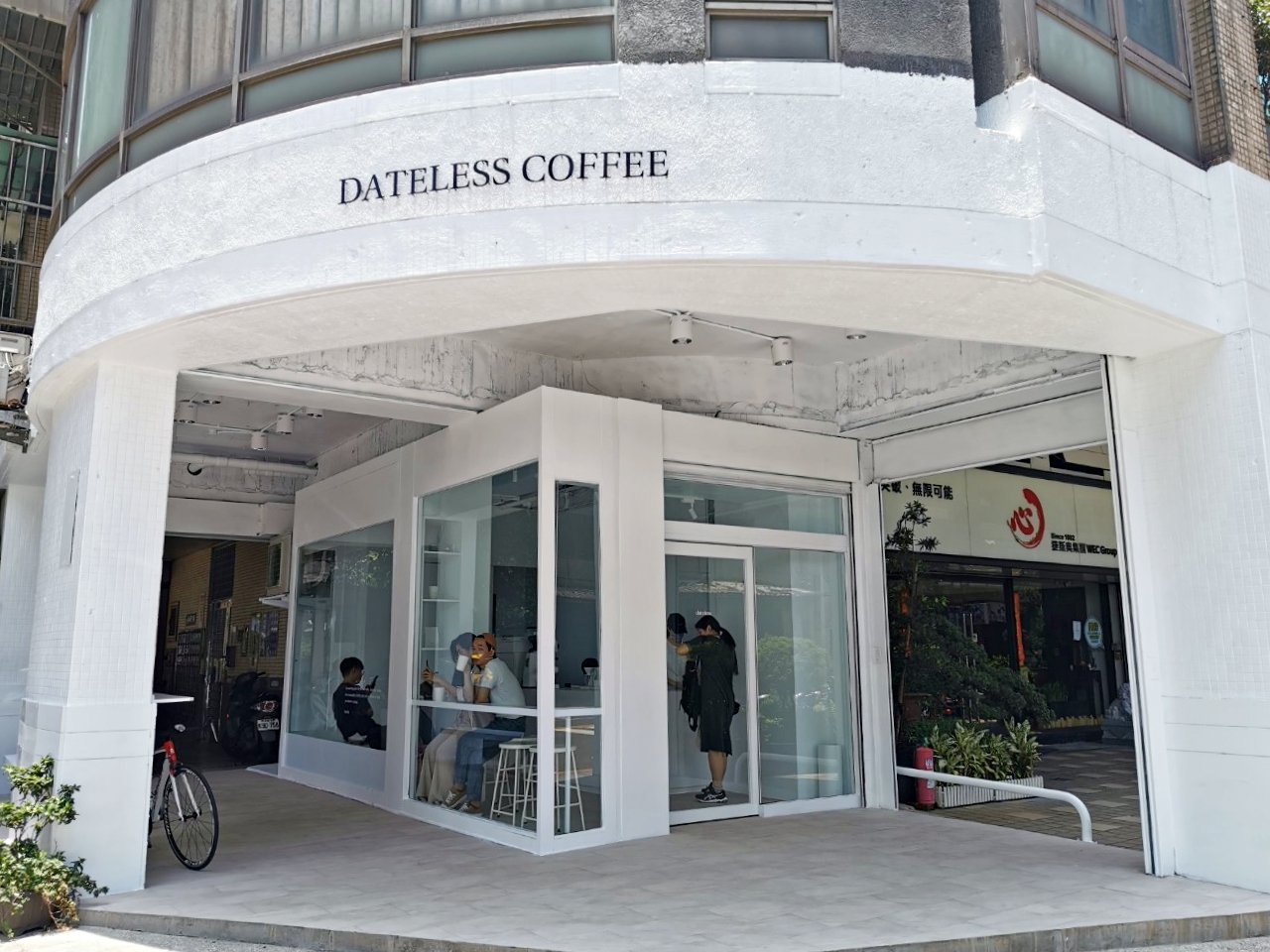 三重咖啡廳：DATELESS COFFEE全白裝璜為夏日帶來小清新&hellip;店內有手沖咖啡和司康 @yass集合啦！