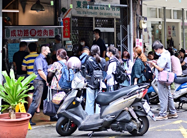 彰化必吃：泉焢肉飯80年老店，焢肉肥而不膩超好吃，早上7點就能吃到 @yass集合啦！