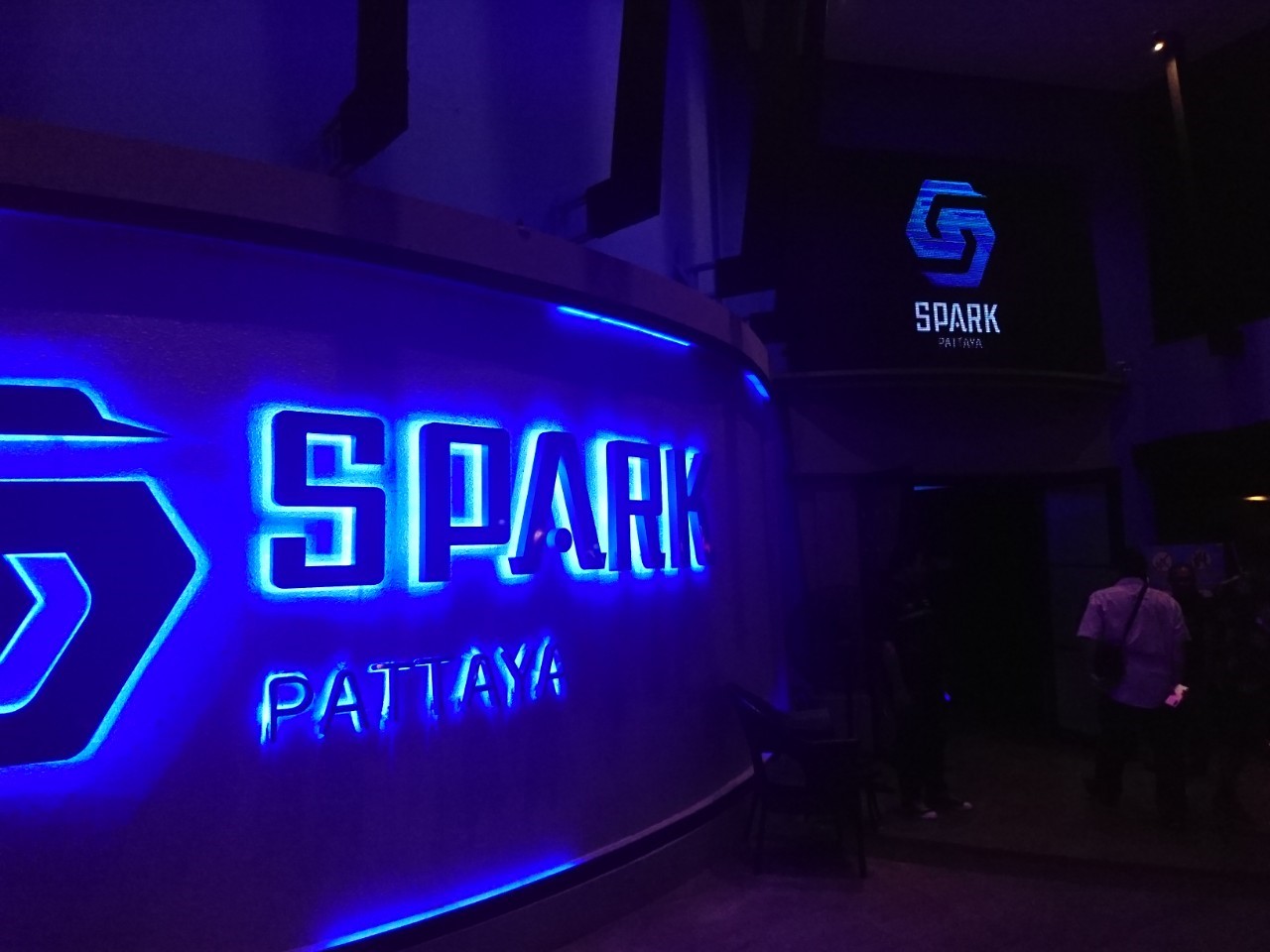 PATTAYA夜店推薦：Spark Pattaya不止有國際DJ，還有很多表演可以欣賞(附影片) @yass集合啦！
