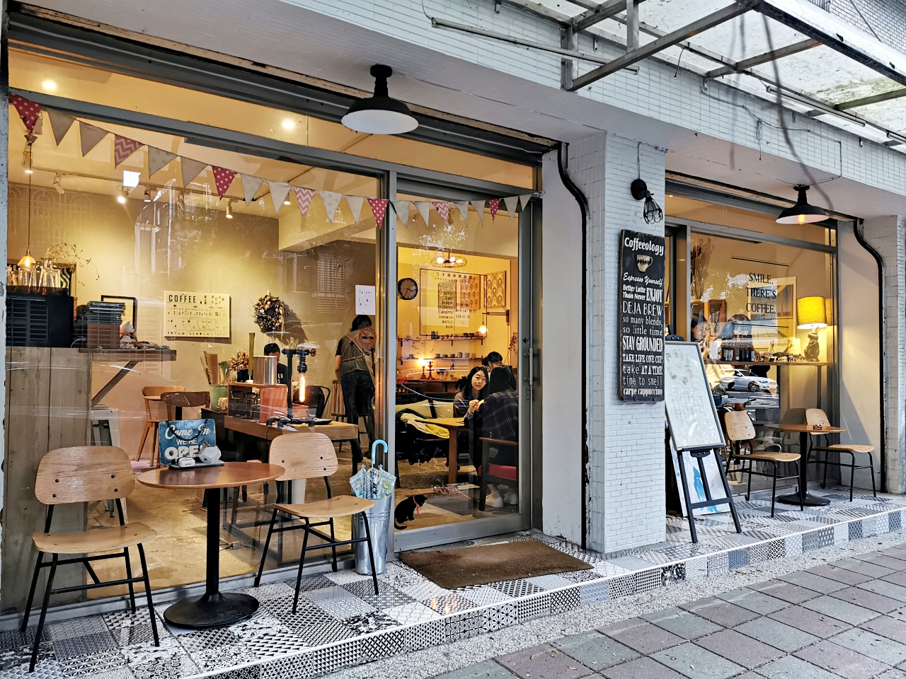 民生社區咖啡廳:勺子咖啡店spoon cafe在安靜舒適空間享受超好吃的焦糖布丁和司康,飲品也很好喝 民生社區咖啡廳:勺子咖啡店spoon cafe在安靜舒適空間享受超好吃的焦糖布丁和司康,飲品也很好喝