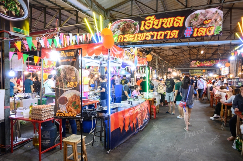 曼谷Train Night Market Srinakarin席娜卡琳鐵道夜市，大推巨無霸打拋豬肉飯 @yass集合啦！