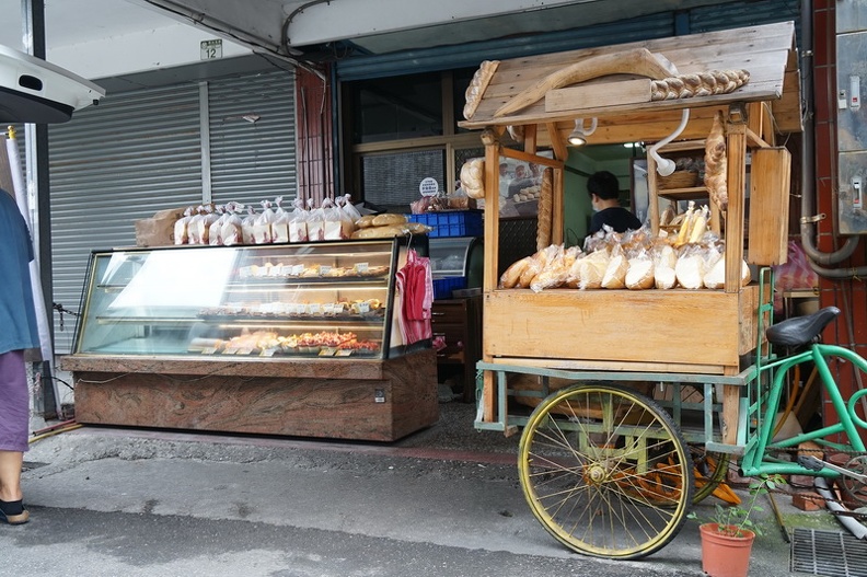 [花蓮甜點]隱身在市場後面 高C/P值外帶甜點店，蒙布朗物超所值 草莓乳酪塔和草莓布蕾大推薦-杰迪烘焙坊 @yass集合啦！