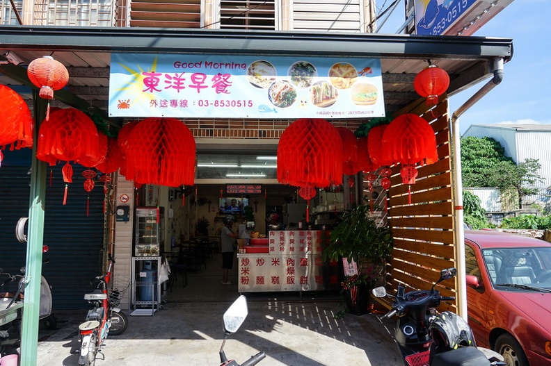[花蓮美食]東洋早餐搬新家-玉米蛋餅多到爆出來 醬料選擇多到不行啊! @yass集合啦！