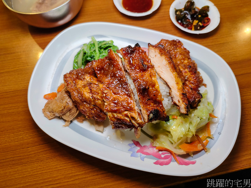 [花蓮美食]食七街碳烤食堂-開業超過10年的花蓮烤肉店，必點碳烤雞腿，還有熟客才知道的免費雞肉骨 每人都一大碗嗑超爽 @yass集合啦！