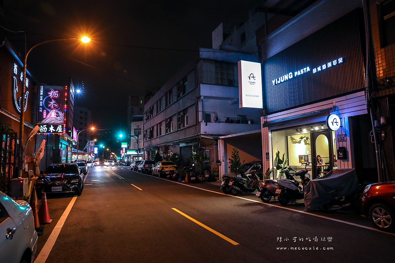 桃園美食：桃園義匠義式湯麵-南平店，竟然有可以喝湯的義大利麵！晚餐時間生意好好，桃園在地人也推薦！ @yass集合啦！