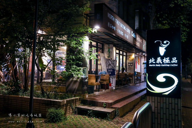 可愛店貓當家，要預訂的大份量牛排是招牌！是餐點館也是咖啡館（北義極品咖啡館）