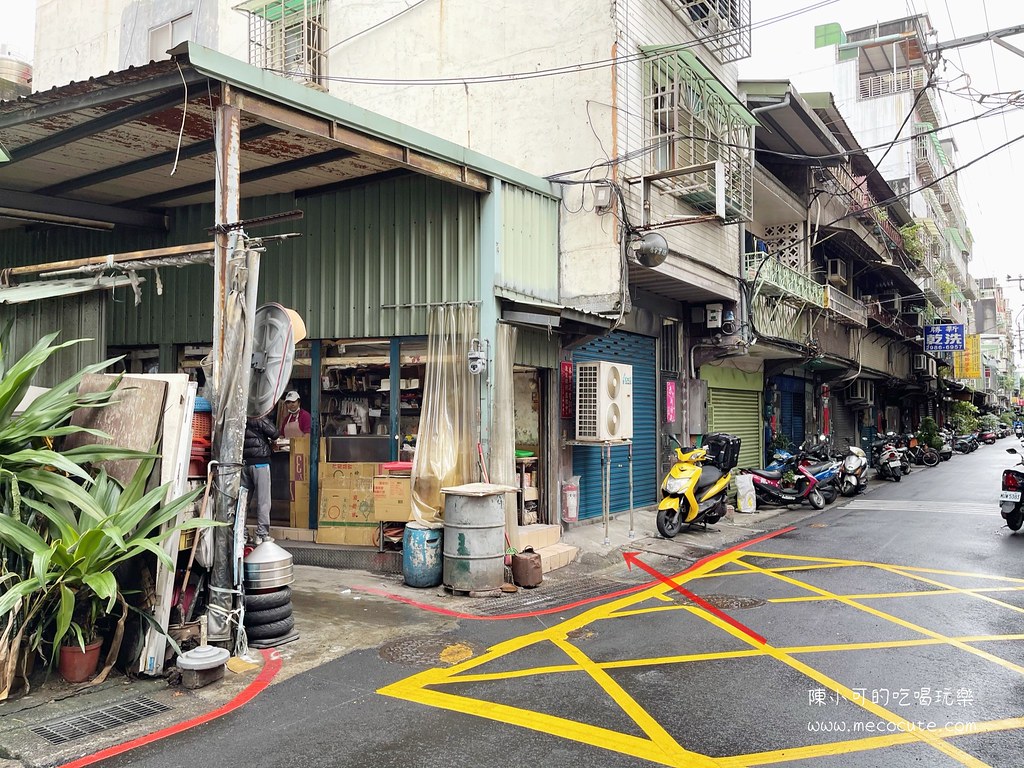 三重無名早餐店，現做手工蛋餅、煎包都必點，隱密巷弄只有在地人知道 @yass集合啦！
