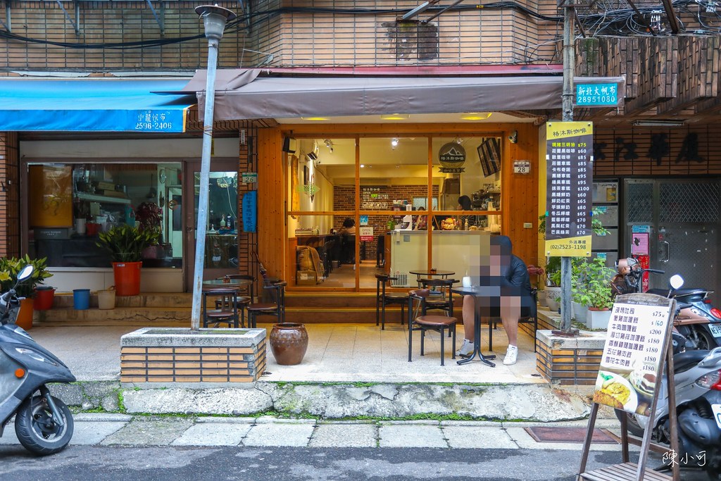 『兩手握不住』超大份量手作三明治，咖哩飯看起來普通卻意外好吃！虹吸咖啡秀吸睛又好喝 @yass集合啦！