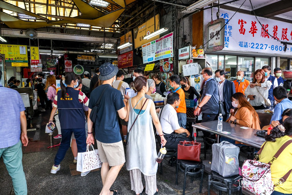 【台中美食】王家菜頭粿糯米腸,台中第二市場排隊小吃推薦 【台中美食】王家菜頭粿糯米腸,台中第二市場排隊小吃推薦