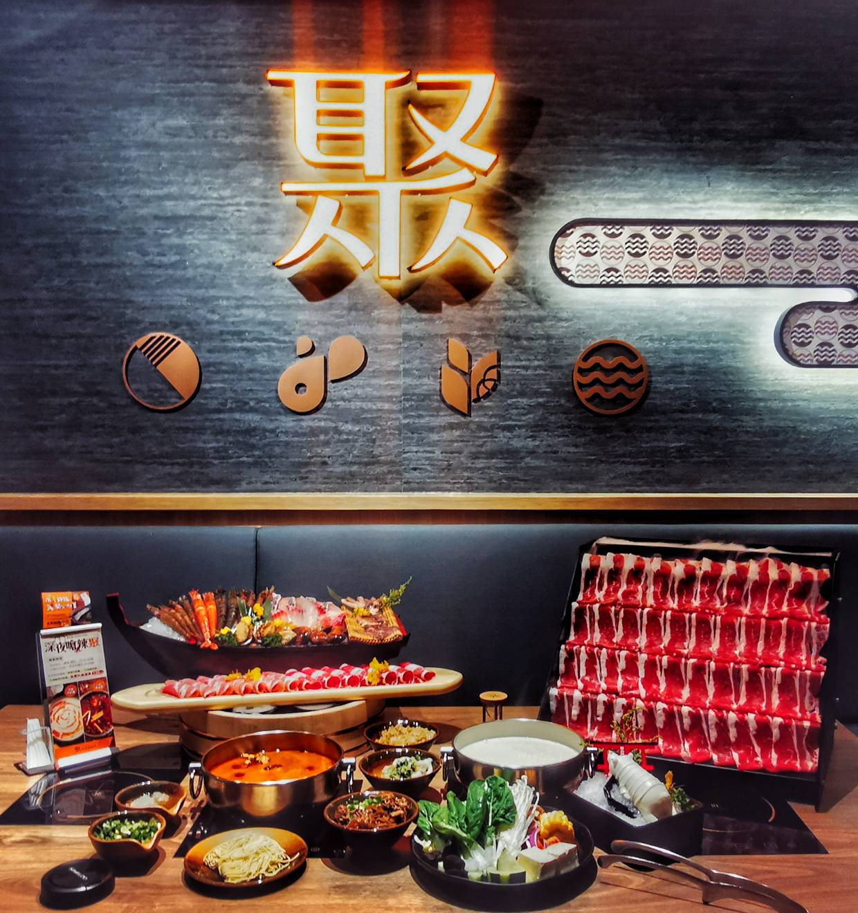 桃園中壢美食-聚北海道鍋物-自助吧268元牛肉壽喜燒吃到飽，肉肉瀑布也太仙氣飄飄了吧!!  (邀約) @yass集合啦！