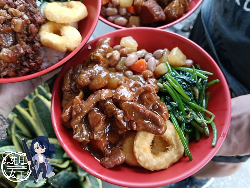 桃園中壢美食-李小吃-沒有扛棒的不起眼店面，紅燒牛腩飯才100元也太誇張了吧