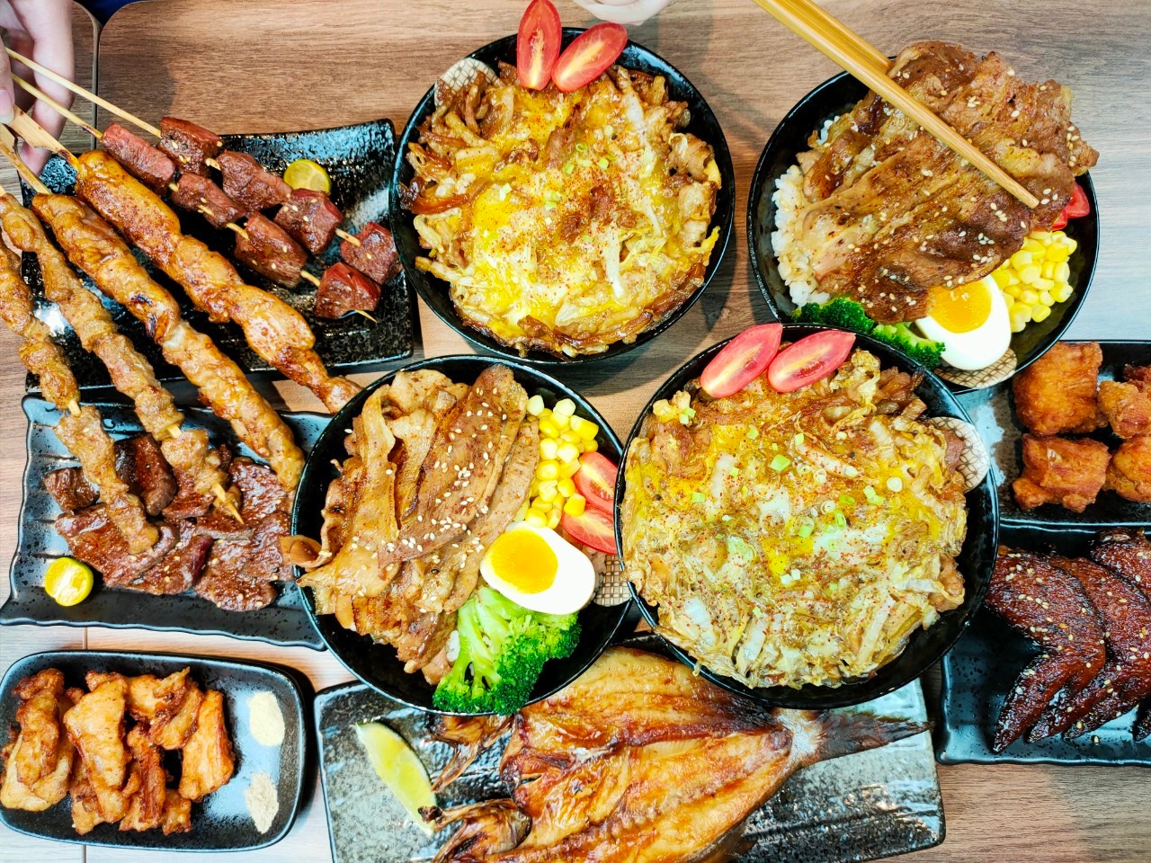 桃園中壢美食-丼玉町&middot;丼飯專門-夜市旁小小丼飯店，串燒品項相當驚艷，要吃要吃  （邀約） @yass集合啦！