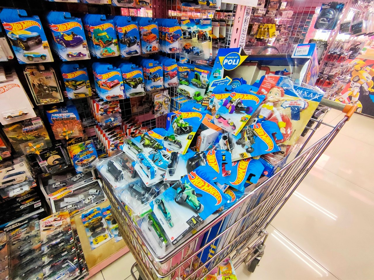 桃園採購景點-亞細亞Toys批發家族桃園場-盛大聖誕月強勢來臨，風火輪超破盤價帶回家  （邀約） @yass集合啦！