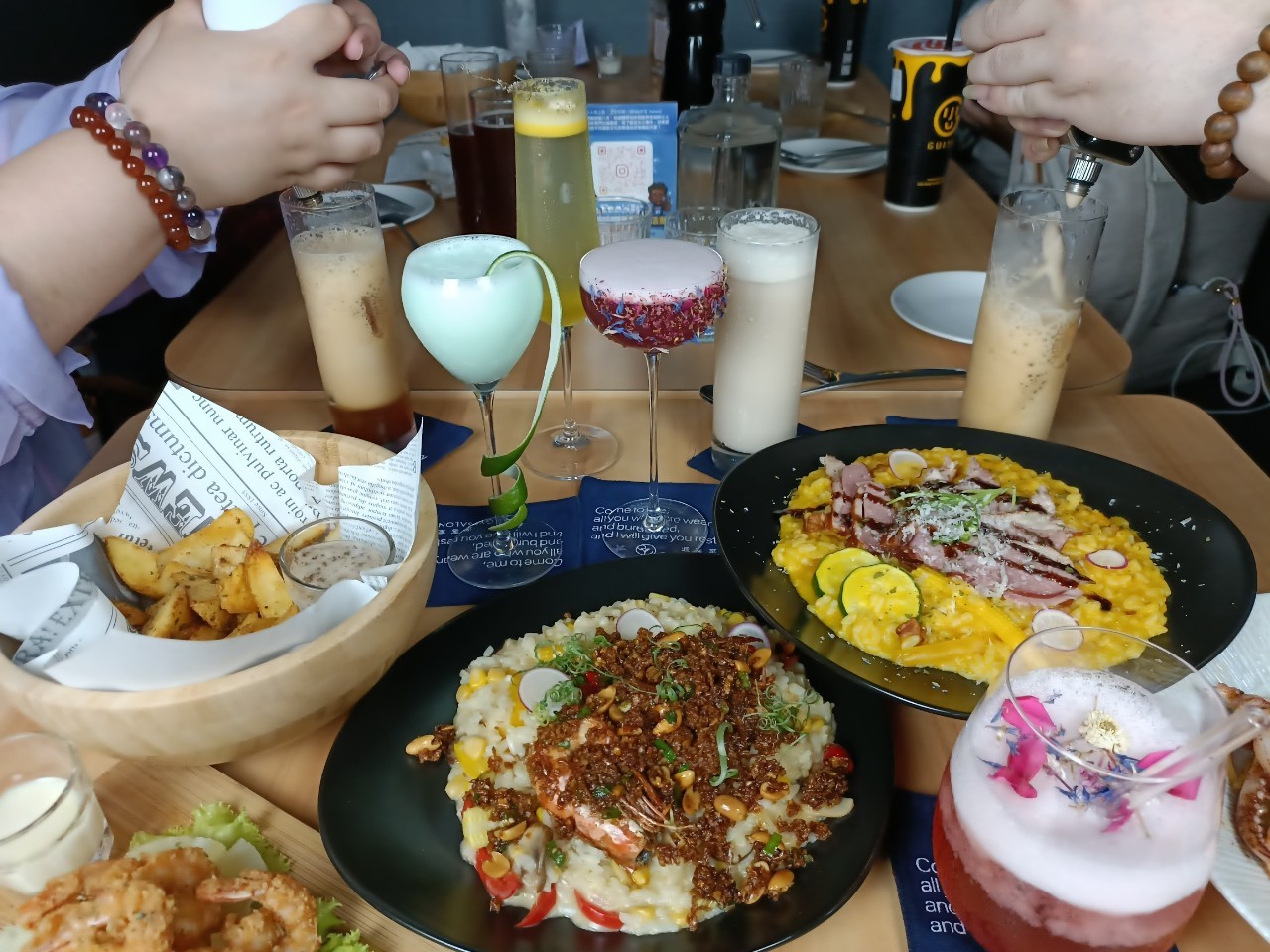 桃園中壢美食-Gyrsalon迴客室-這家餐酒館沒有扛牌是要怎麼找，餐點好好吃~還有氮氣紅茶耶  （邀約） @yass集合啦！