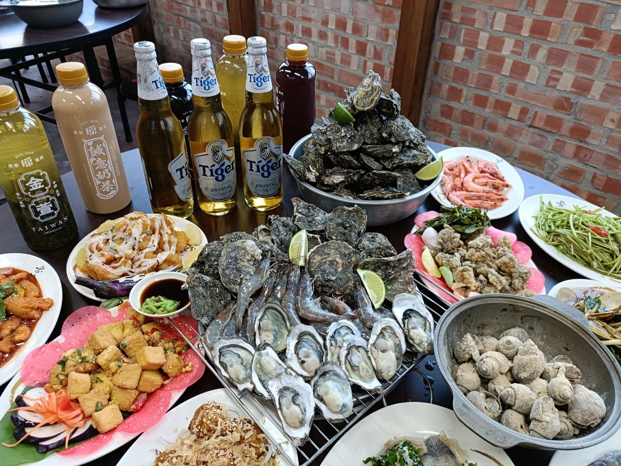 桃園龍潭美食-蝦咪挖蚵-帶殼蚵仔 大白蝦吃到飽，熱炒也很有水準，痛風餐預備備  （邀約） @yass集合啦！