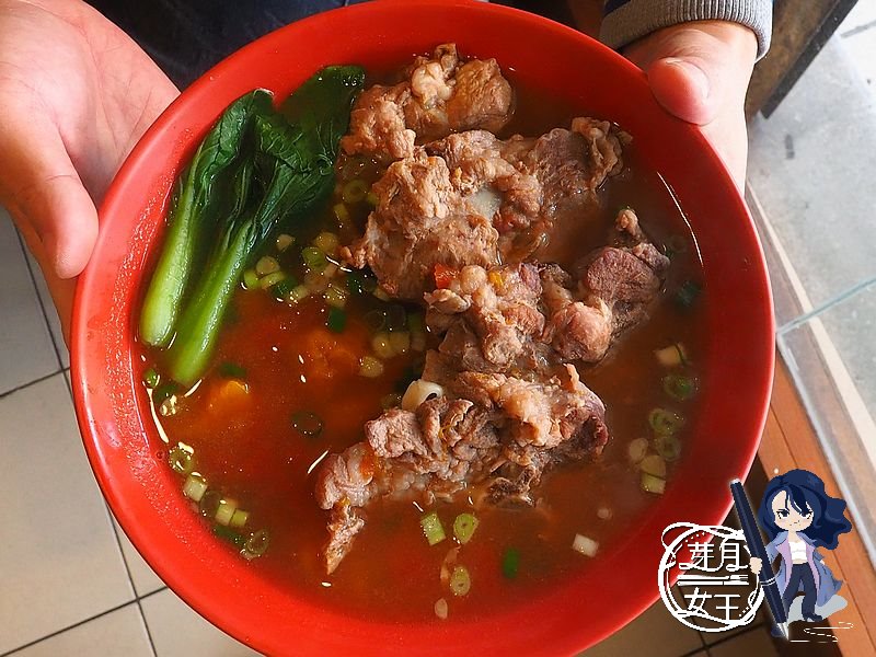 桃園中壢美食-牛小二牛肉麵-不起眼轉角小店面，有甘甜的蕃茄南瓜大排骨牛肉麵 @yass集合啦！
