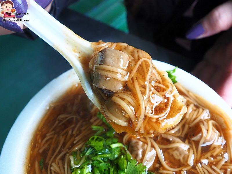 桃園中壢美食-榕樹下-大腸蚵仔麵線-中壢工業區的經濟奇蹟，一天只賣四小時 @yass集合啦！