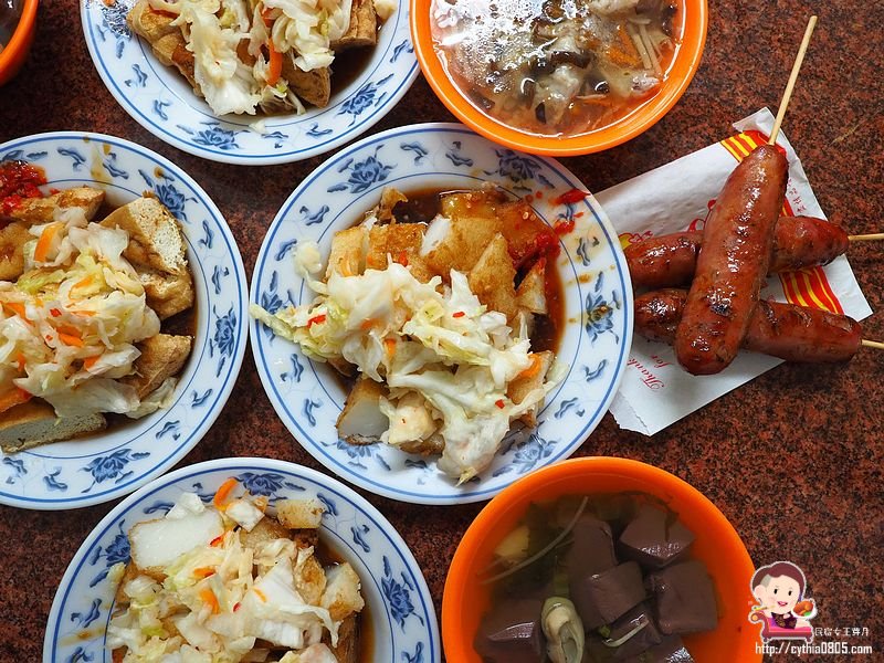 桃園大溪美食-中央路無名臭豆腐-50年深藏不露的排隊美食，蘿蔔糕才是必點王道 @yass集合啦！