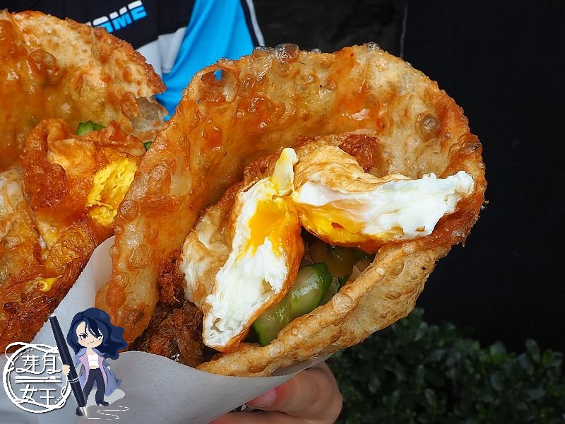 桃園區美食-蔥餅小舖-超薄皮炸彈蔥油餅，半熟蛋也太邪惡了吧！ @yass集合啦！