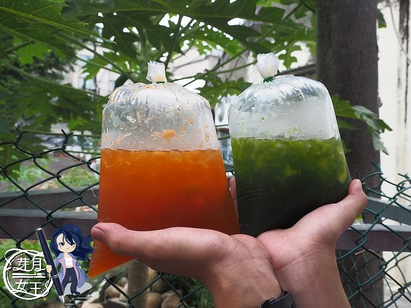桃園中壢美食-泰式奶茶老撾咖啡-士校對面亮眼的橘紅色老厝，袋裝泰式飲料好好喝