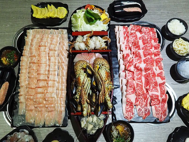 桃園中壢美食-橘利日式の鍋物-1000公克的無骨牛小排好驚人，不用一千元就可以吃到海鮮船 @yass集合啦！