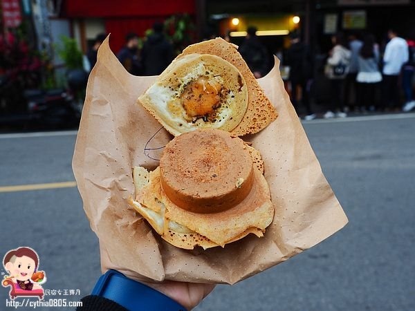 桃園中壢美食-擱再萊車輪餅-健行科大旁的熱門下午茶，想吃可得要耐心等 @yass集合啦！