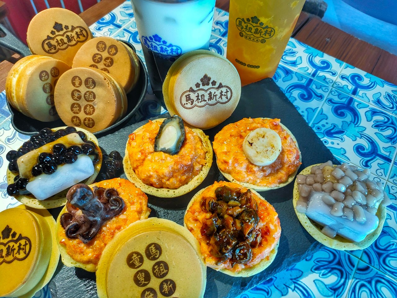 桃園中壢美食-馬祖新村新光影城店-車輪餅裡面有干貝，還有鮑魚跟章魚人，超狂的組合，只有在影城裡才吃的到  （邀約） @yass集合啦！